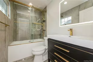 17 East Ave, Hicksville, NY 11801 - Photo 11