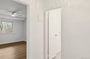 8 Dogwood Ct, Selden, NY 11784 - Photo 15