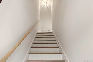 8 Dogwood Ct, Selden, NY 11784 - Photo 5