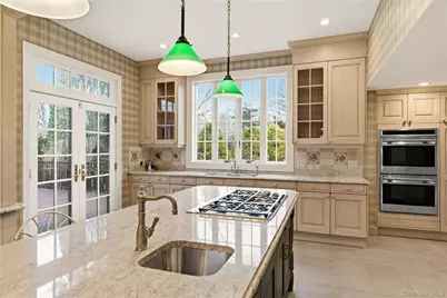 104 Fort Hill Road, Huntington, NY 11743 - Photo 11