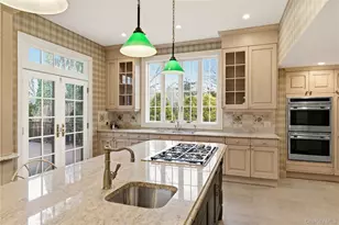 104 Fort Hill Rd, Huntington, NY 11743 - Photo 11