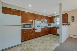 11 Doxsee Pl, Islip, NY 11751 - Photo 11