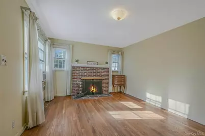 11 Doxsee Place, Islip, NY 11751 - Photo 3