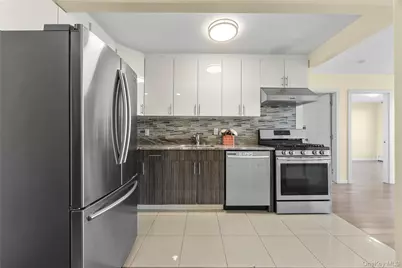 138-12 Northern Boulevard #5D, Flushing, NY 11354 - Photo 3