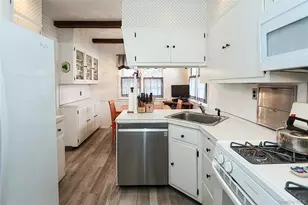 71 Beechwood Ave, Manhasset, NY 11030 - Photo 17