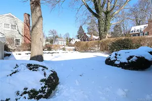 71 Beechwood Ave, Manhasset, NY 11030 - Photo 33