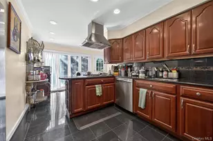 1 Peppermill Rd, Roslyn, NY 11576 - Photo 11