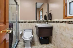 1 Peppermill Rd, Roslyn, NY 11576 - Photo 19