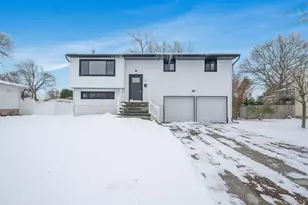 104 Harrisburg St, Bay Shore, NY 11706 - Photo 3