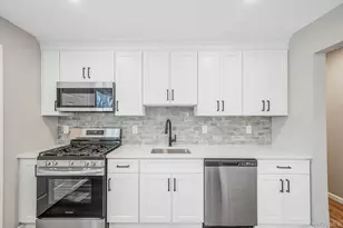 104 Harrisburg St, Bay Shore, NY 11706 - Photo 5