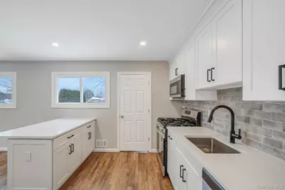 104 Harrisburg Street, Bay Shore, NY 11706 - Photo 7