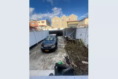 933 E 221st Street, Bronx, NY 10469 - Photo 3