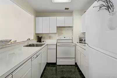 100 W Broadway #6P, Long Beach, NY 11561 - Photo 3