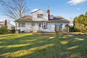 100 Birch Hill Dr, Albertson, NY 11576 - Photo 37