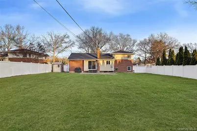 22 Niagara Lane, Commack, NY 11725 - Photo 17