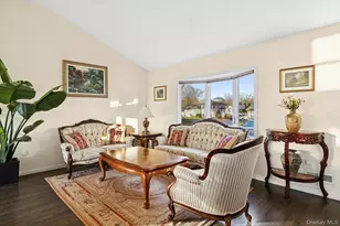 22 Niagara Ln, Commack, NY 11725 - Photo 5