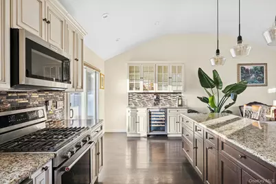 22 Niagara Lane, Commack, NY 11725 - Photo 9