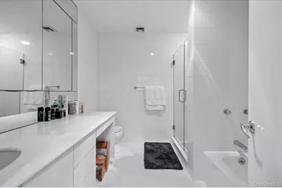 90 Rodeo Drive, Oyster Bay, NY 11791 - Photo 15