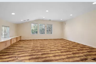 90 Rodeo Drive, Oyster Bay, NY 11791 - Photo 11