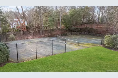 90 Rodeo Drive, Oyster Bay, NY 11791 - Photo 3