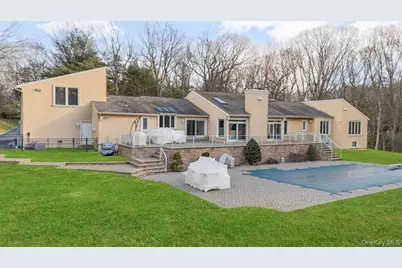 90 Rodeo Drive, Oyster Bay, NY 11791 - Photo 17
