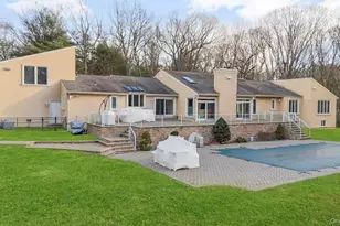 90 Rodeo Dr, Oyster Bay, NY 11791 - Photo 17