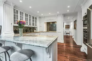 52 Hyde Ct, Manhasset, NY 11030 - Photo 11