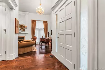 52 Hyde Court, Manhasset, NY 11030 - Photo 3