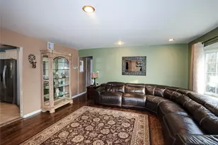 1817 Gardenia Ave, Merrick, NY 11566 - Photo 5