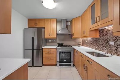 1 Bay Club Drive #8J, Bayside, NY 11360 - Photo 3