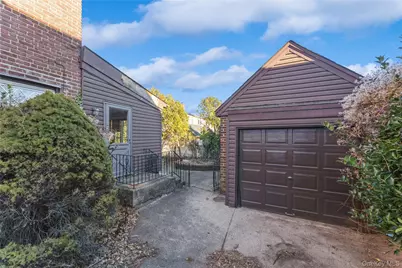 192 Brixton Road S, Garden City, NY 11530 - Photo 3