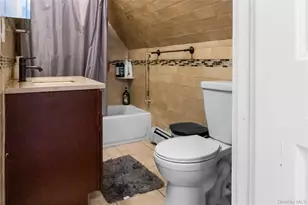 38 Lehrer Ave, Elmont, NY 11003 - Photo 19