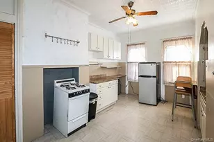 60-64 54th Pl, Maspeth, NY 11378 - Photo 17