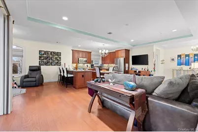 365 Trotting Lane, Westbury, NY 11590 - Photo 17