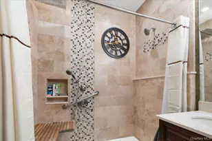 365 Trotting Ln, Westbury, NY 11590 - Photo 23