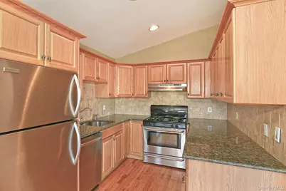 122 Miller Road, Hicksville, NY 11801 - Photo 9