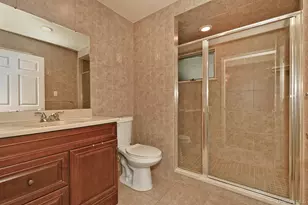 122 Miller Rd, Hicksville, NY 11801 - Photo 17