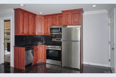 118 Carleton Avenue #6B, Islip Terrace, NY 11752 - Photo 3