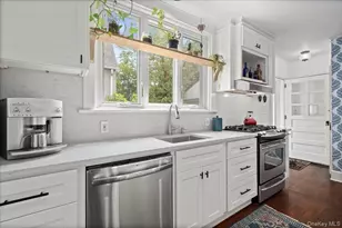 400 Manor Ridge Rd, Pelham, NY 10803 - Photo 17