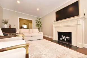 8 Barstow, Great Neck, NY 11021 - Photo 7