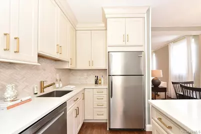 8 Barstow #6-D, Great Neck, NY 11021 - Photo 15