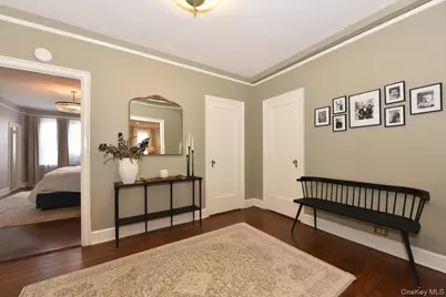 8 Barstow #6-D, Great Neck, NY 11021 - Photo 3