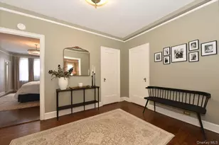 8 Barstow, Great Neck, NY 11021 - Photo 3