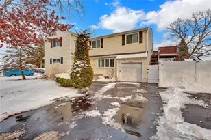 199 August Rd, North Babylon, NY 11703 - Photo 3