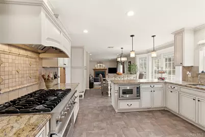 22 Knott Drive, Glen Cove, NY 11542 - Photo 3