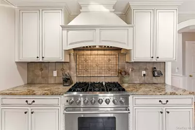 22 Knott Drive, Glen Cove, NY 11542 - Photo 5