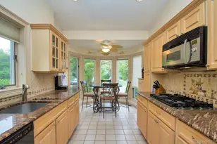 84 Kristin Ln, Hauppauge, NY 11788 - Photo 3