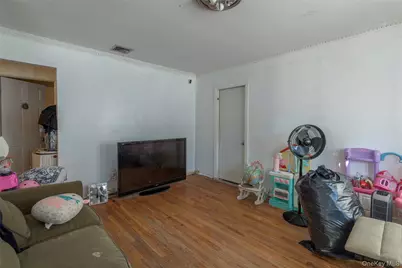 24 Jackson Street, Glen Cove, NY 11542 - Photo 5