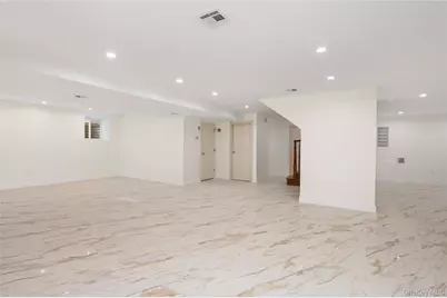 1247 Ixworth Road, Valley Stream, NY 11580 - Photo 25