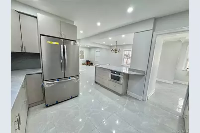 32 Berkshire Road, Great Neck, NY 11023 - Photo 11